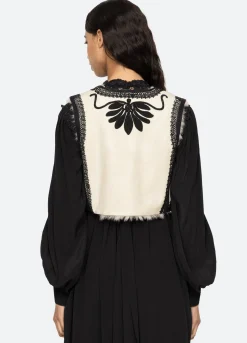Outerwear><noscript><img width=