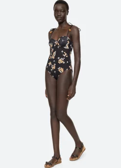 Swimwear><noscript><img width=