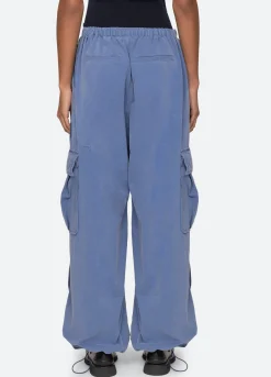 Bottoms><noscript><img width=