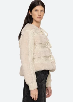 Outerwear><noscript><img width=