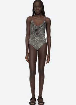 Swimwear><noscript><img width=