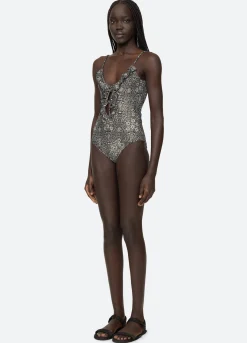 Swimwear><noscript><img width=