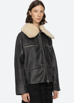Outerwear><noscript><img width=