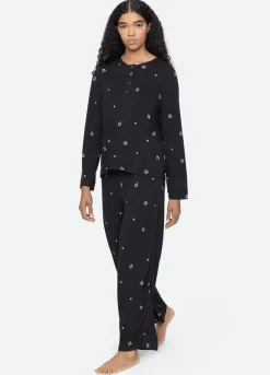 Sleepwear><noscript><img width=