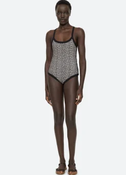 Swimwear><noscript><img width=