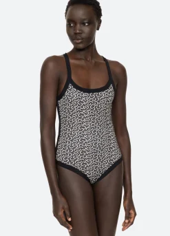 Swimwear><noscript><img width=