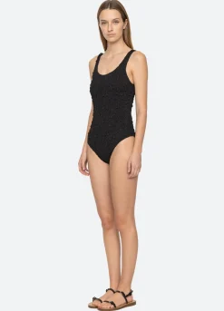 Swimwear><noscript><img width=