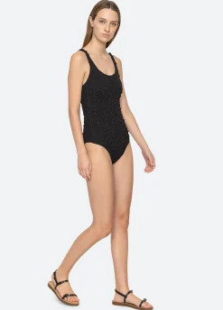 Swimwear><noscript><img width=